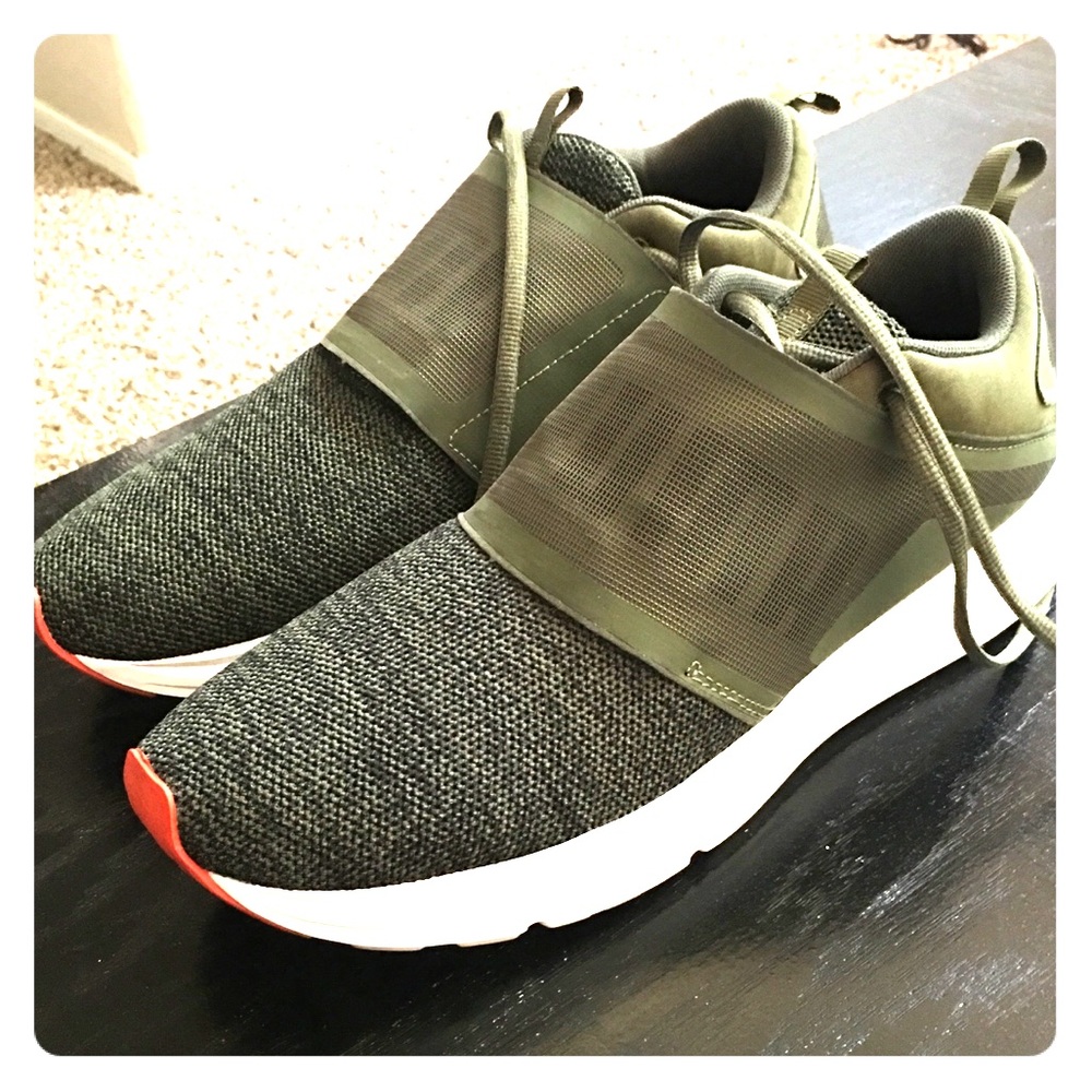 Men’s Enzo Strap knit PUMA size 10